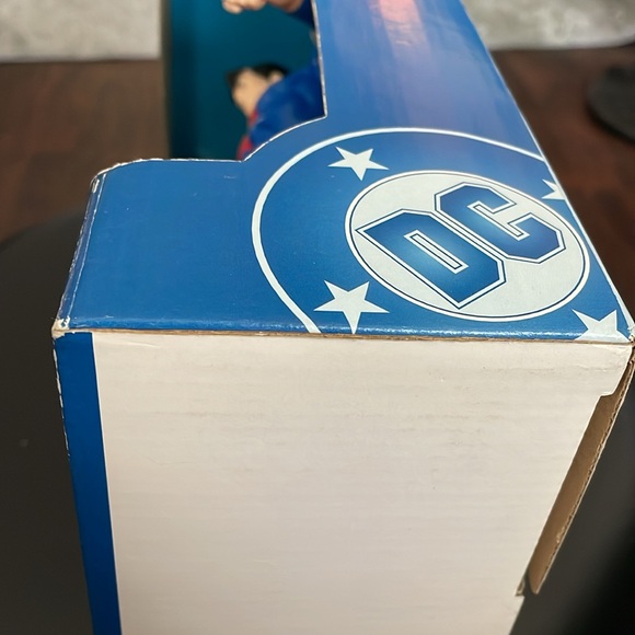 Superman 2000 DC~~Warner Bros Studio 11” Action Figure - Picture 3 of 7